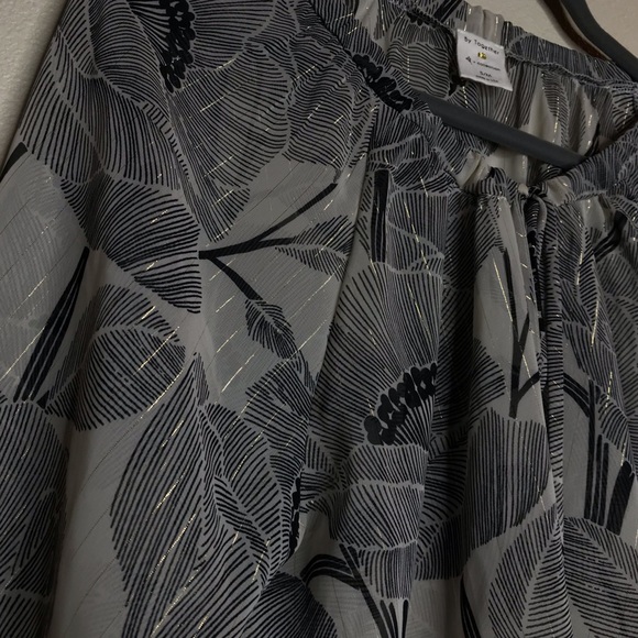 Metallic Floral Blouse - Picture 2 of 3